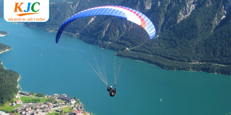 Giới thiệu dịch vụ trải nghiệm bay dù lượn miễn phí tại KJC